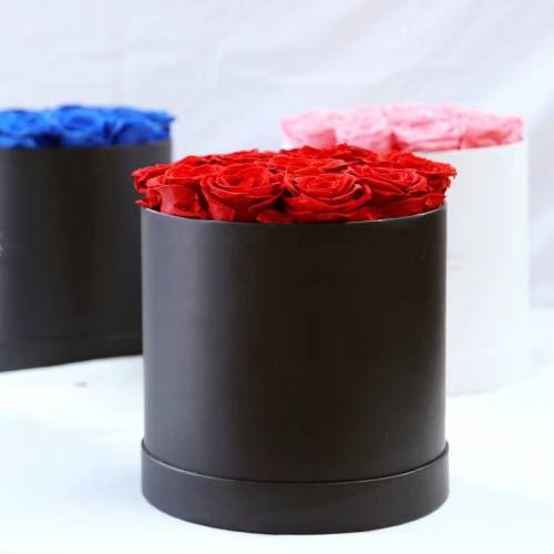 12 roses in round box